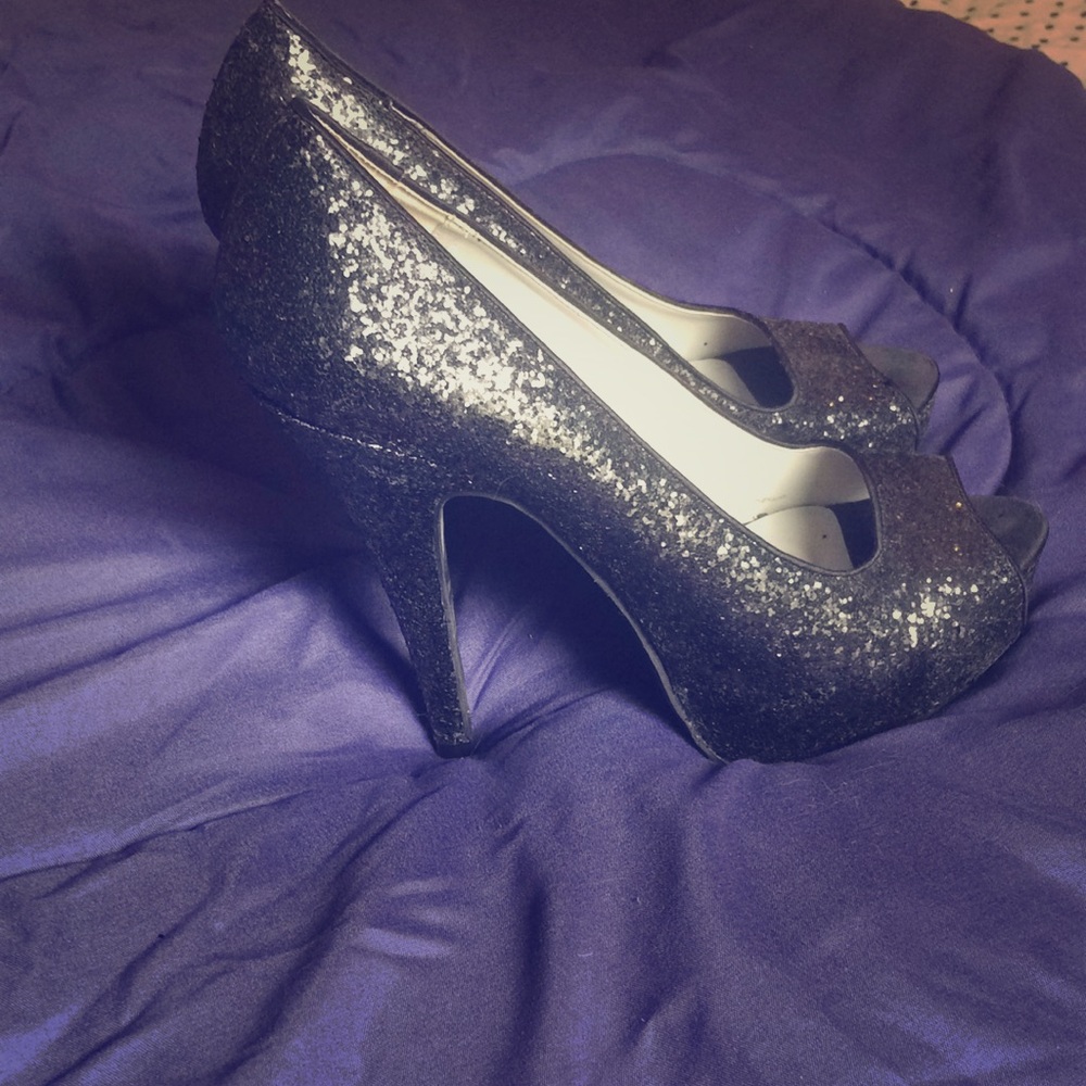 White by Vera Wang peep toe pumps